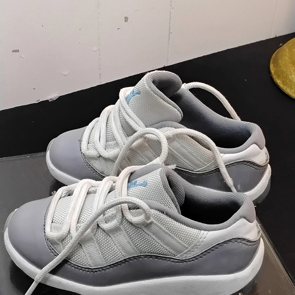 Nike Kids Gray and White Sneakers - Picture 3 of 5